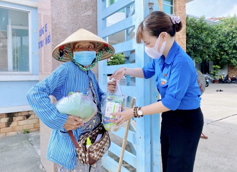 Tuổi trẻ TP.Dĩ An: San sẻ yêu thương