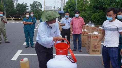 TP.Dĩ An thành lập và đưa vào hoạt động các đội phun khử khuẩn lưu động