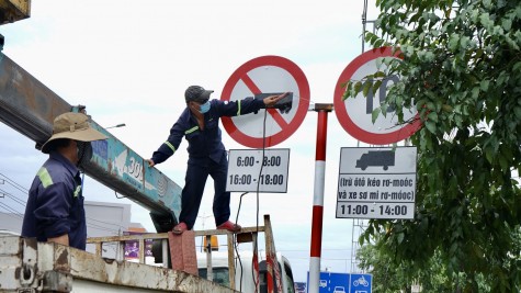 Lắp đặt biển báo phân luồng giao thông theo giờ, theo tuyến