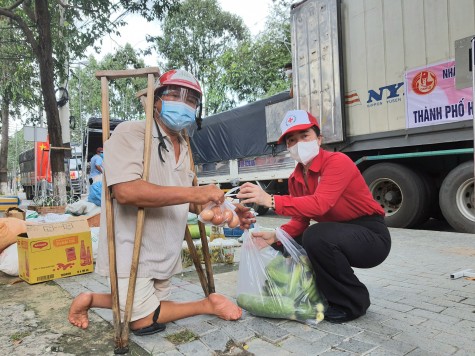 Thêm nhiều phần quà hỗ trợ phòng, chống Covid-19