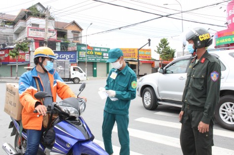 Đe dọa, cản trở người thi hành công vụ phòng, chống dịch bệnh Covid-19 có thể bị xử lý hình sự, phạt tù lên đến 7 năm