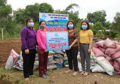 Vườn rau nghĩa tình chung tay phòng, chống dịch bệnh Covid-19