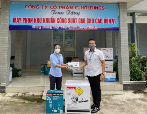 Doanh nghiệp tiếp tục hỗ trợ trang thiết bị y tế, khẩu trang, bảo hộ phòng chống dịch