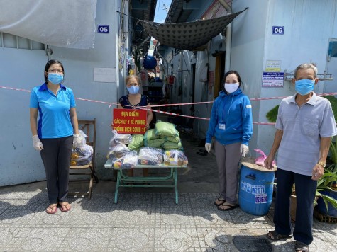 Hội LHPN tỉnh đẩy mạnh tuyên truyền, tập trung chăm lo cho công nhân ở lại Bình Dương