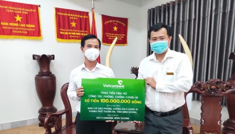 Vietcombank Bình Dương trao ủng hộ công tác phòng, chống dịch