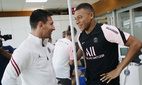 Mbappe chào đón Messi