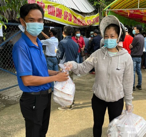 Phụ nữ xã Lai Hưng, huyện Bàu Bàng: Giúp nhau vượt khó giữa đại dịch