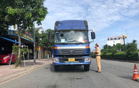 Tiếp tục siết chặt giãn cách xã hội tại các “vùng đỏ”