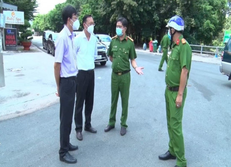 Lãnh đạo TX.Bến Cát kiểm tra công tác “khóa chặt vùng đỏ”