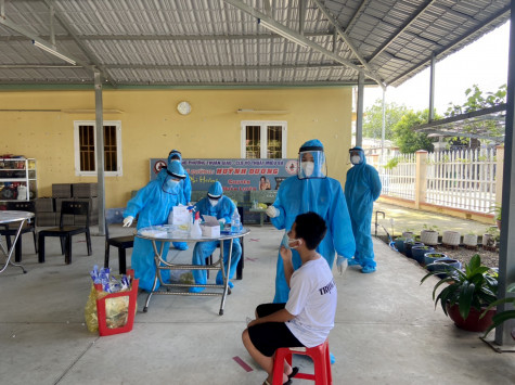 Thần tốc sàng lọc, “bóc tách” F0 ở vùng “khóa chặt, đông cứng”