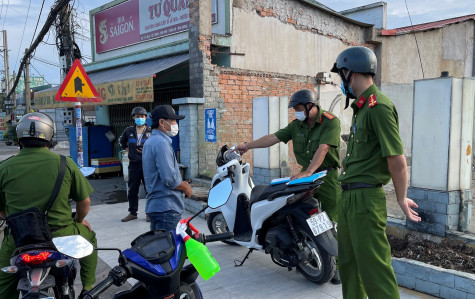 TP.Thuận An: Xử phạt hơn 40 trường hợp vi phạm trong 3 ngày thực hiện "khoá chặt, đông cứng"