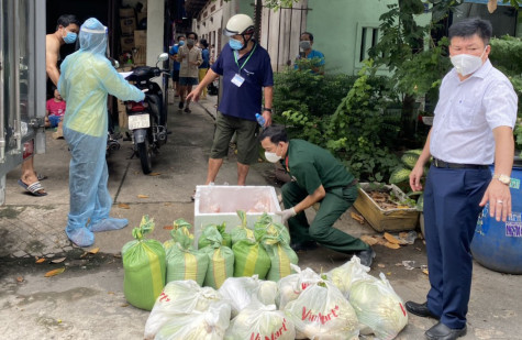 Cấp tập vận chuyển lương thực, thực phẩm ở vùng "khóa chặt, đông cứng", dân yên tâm chống dịch