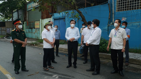 Bộ trưởng, Chủ nhiệm văn phòng Chính phủ thăm lực lượng tuyến đầu, người dân và doanh nghiệp “3 tại chỗ” ở TP.Dĩ An