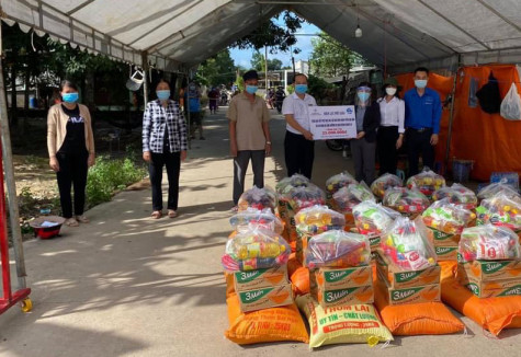 Chung tay chăm lo cho người khó khăn do dịch bệnh