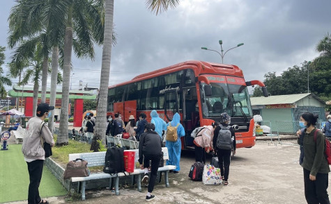 “Chuyến xe yêu thương” đưa sinh viên Bình Dương sinh sống, học tập tại TP.Hồ Chí Minh về nhà