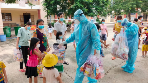 Chương trình “Trung thu cho em” đến với trẻ em khó khăn