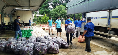 Thanh tra giao thông tỉnh hỗ trợ hơn 15 tấn nông sản cho người dân TP.Thủ Dầu Một