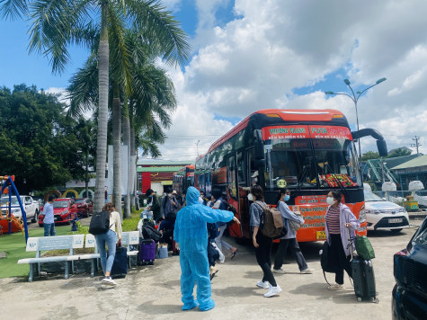 Chuyến xe yêu thương đưa sinh viên Bình Dương sinh sống, học tập tại TP.Hồ Chí Minh trở về nhà