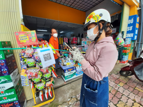 Thực hiện quét mã QR phòng, chống dịch bệnh: Người dân đồng thuận hưởng ứng