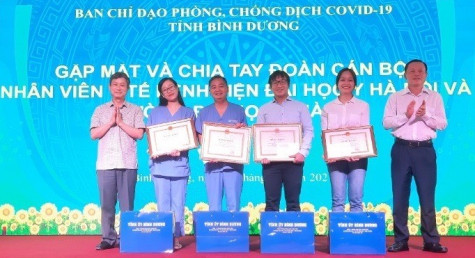 Chia tay, tri ân Đoàn cán bộ, nhân viên y tế Bệnh viện và Trường Đại học Y Hà Nội