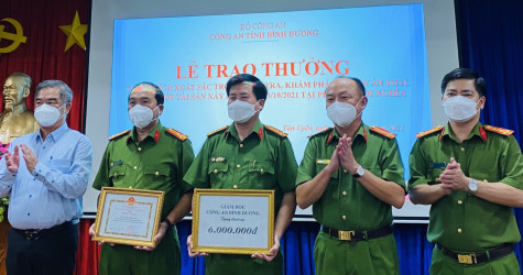 Thưởng “nóng” thành tích khám phá vụ án cướp tài sản