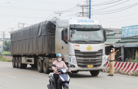 Ngày đầu thực hiện phân luồng giao thông theo giờ, theo tuyến: Tình hình giao thông chuyển biến tích cực