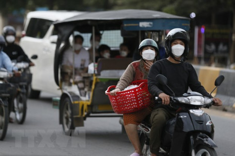 Khẩu trang và giãn cách xã hội vẫn là biện pháp phòng dịch hữu hiệu