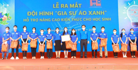 “Gia sư áo xanh” hỗ trợ học sinh trong mùa dịch bệnh