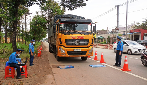 Tăng cường hoạt động bảo đảm trật tự an toàn giao thông cao điểm cuối năm