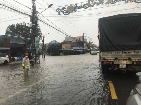 Lũ lớn tại Bình Định, hơn 16.500 căn nhà bị ngập, giao thông chia cắt