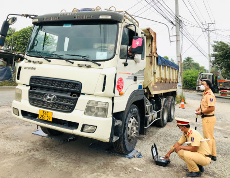 Tăng cường xử lý vi phạm quá khổ, quá tải trên đường ĐT746