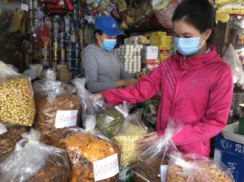 Hàng tết chuẩn bị vào mùa cao điểm