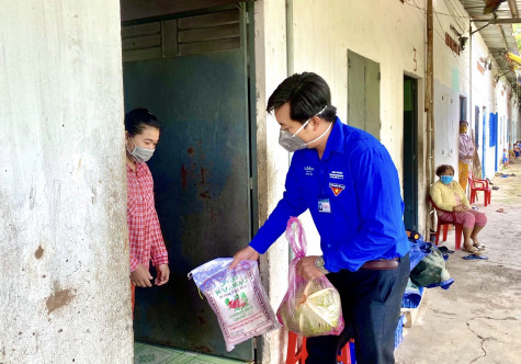 “Chuyến xe xuân - San sẻ yêu thương”