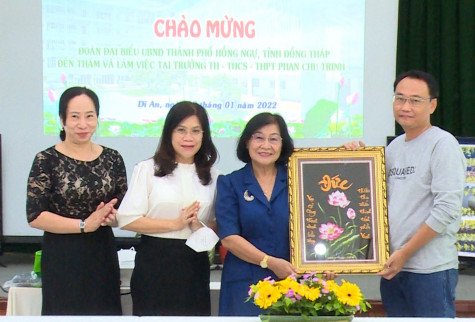 Trường Phan Chu Trinh tiếp đoàn lãnh đạo thành phố Hồng Ngự, tỉnh Đồng Tháp