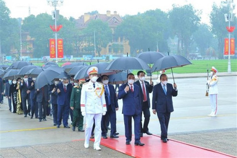 Lãnh đạo Đảng, Nhà nước viếng lăng Bác, tưởng niệm anh hùng liệt sỹ