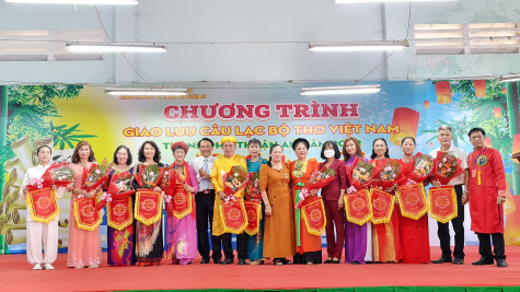 Sôi nổi chương trình "Tiếng thơ Nguyên tiêu" TP.Thuận An