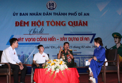 Đêm hội tòng quân: Ôn lại khí phách quân đội nhân dân Việt Nam, tặng quà, động viên tân binh lên đường nhập ngũ