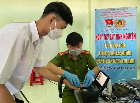 Huyện đoàn Bàu Bàng: Hỗ trợ làm căn cước công dân cho học sinh