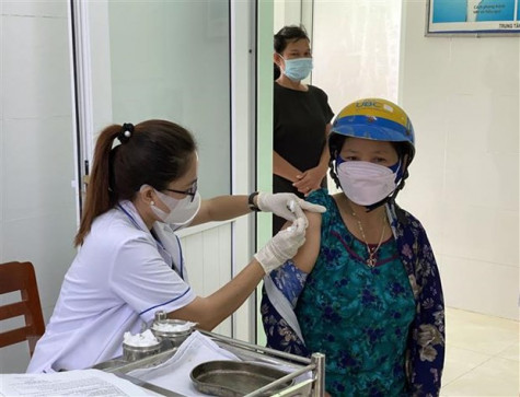 Thủ tướng: Thần tốc hơn nữa trong việc tiêm mũi 3 vaccine COVID-19