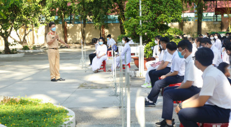 Tuyên truyền Luật Giao thông đường bộ cho học sinh