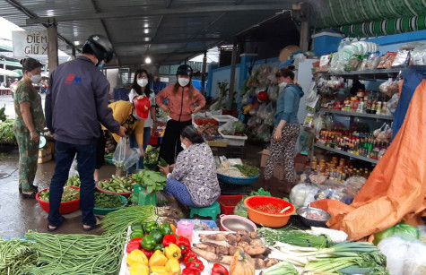 Nhường cơm, sẻ áo thời... “bão giá”