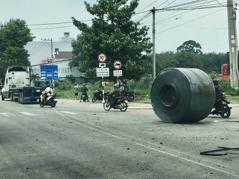 Hiểm họa do những cuộn thép từ… trên trời rơi xuống!