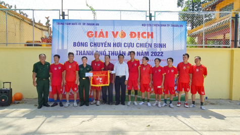 Giải bóng chuyền dành cho cựu chiến binh