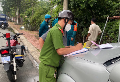 Ra quân lập lại trật tự an toàn giao thông trước cổng trường: Những chuyển biến đáng mừng