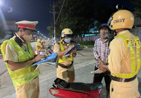 Lập biên bản nhiều trường hợp vi phạm nồng độ cồn trong đêm