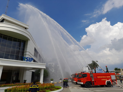 Thực tập phương án chữa cháy tại Văn phòng Khu công nghiệp Việt Nam - Singapore I