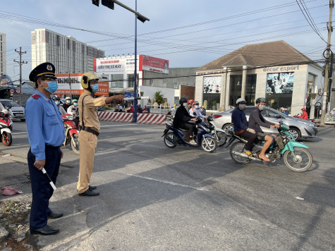 Ra quân tuần tra kiểm soát phương tiện “phớt lờ” khung giờ cấm