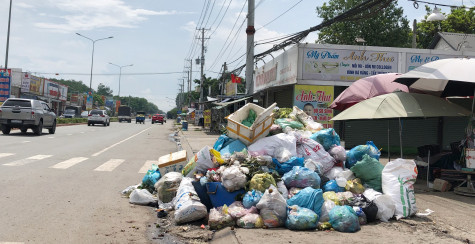 Xã An Tây, TX.Bến Cát: Khẩn trương xử lý tình trạng rác tồn đọng nhiều ngày