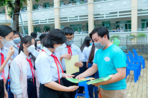 Hẹn hò trên mạng, coi chừng bị “lợi dụng” ngoài đời