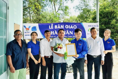 Huyện đoàn Dầu Tiếng: Phối hợp tổ chức chương trình “Chiếu sáng địa chỉ đỏ”